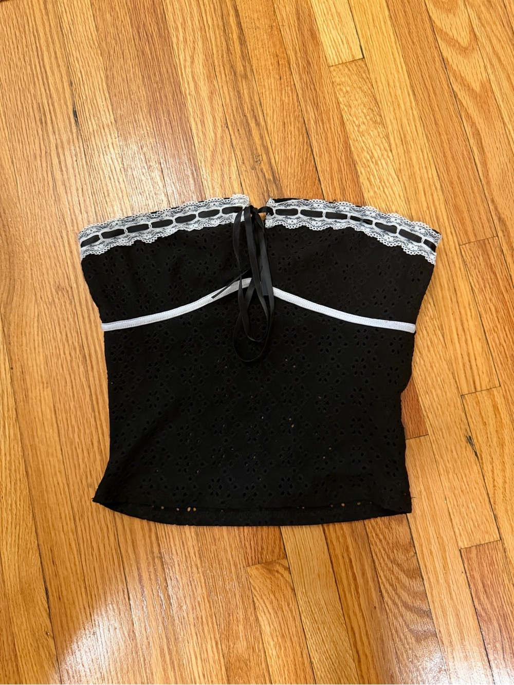 Black Strapless Eyelet Lace-Trim Crop Top